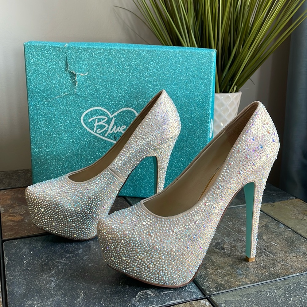 Betsy Johnson champagne heels